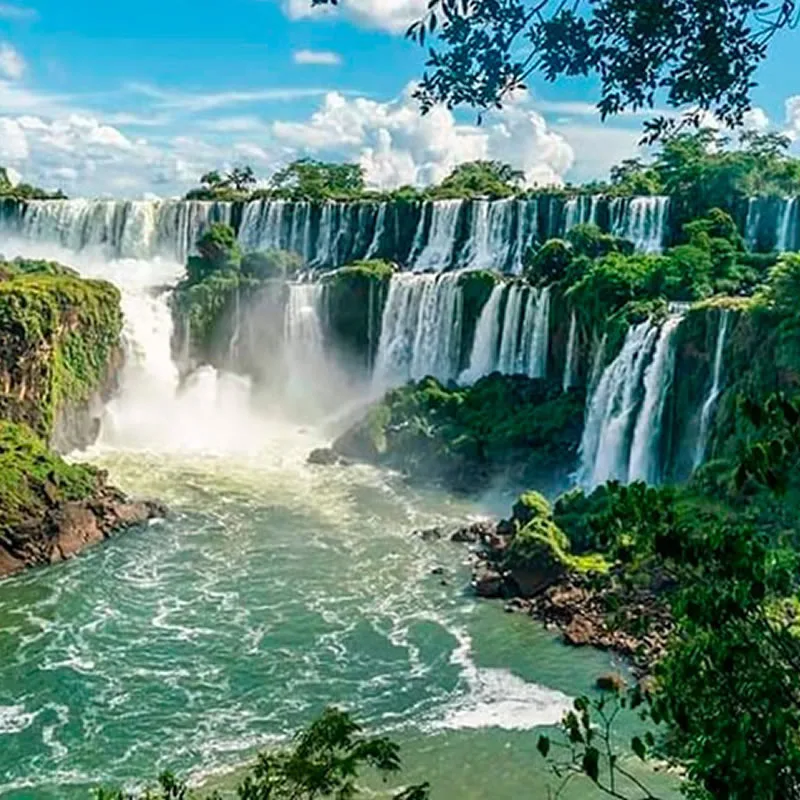 Encontrá los mejores paquetes y circuitos con pasajes aéreos, alojamientos, traslados y excursiones para recorrer Argentina.